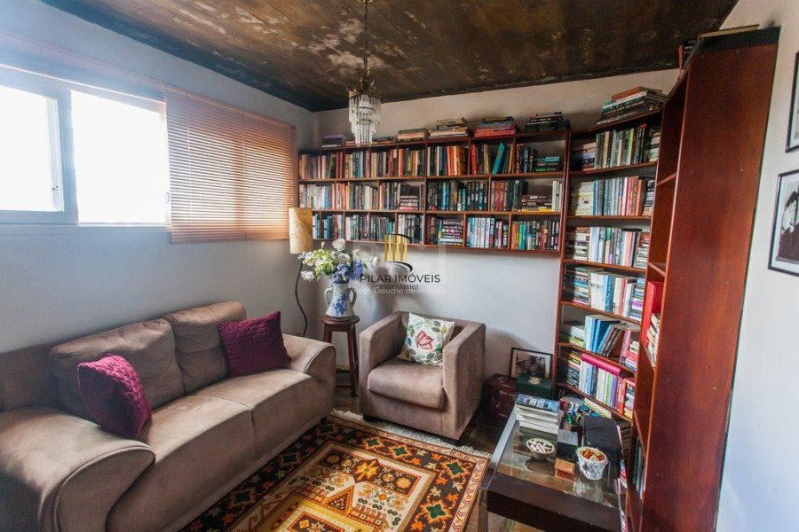 Casa para Venda - 400m², 3 dormitórios, sendo 1 suites, 5 vagas - Cristal