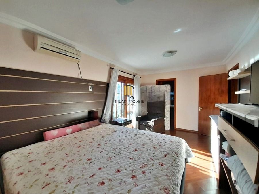 Casa 5 dormitórios no bairro Vila Nova
