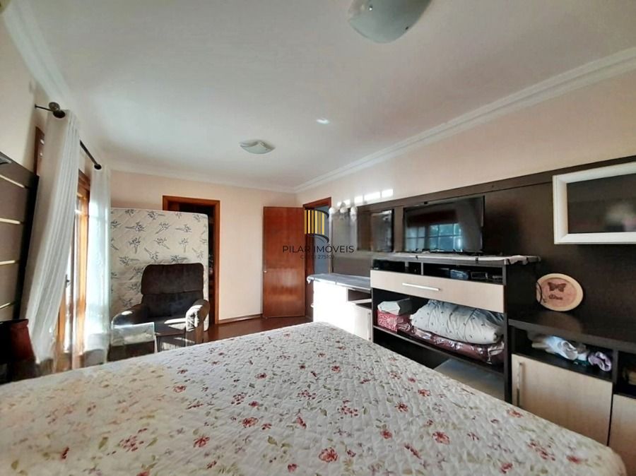 Casa 5 dormitórios no bairro Vila Nova