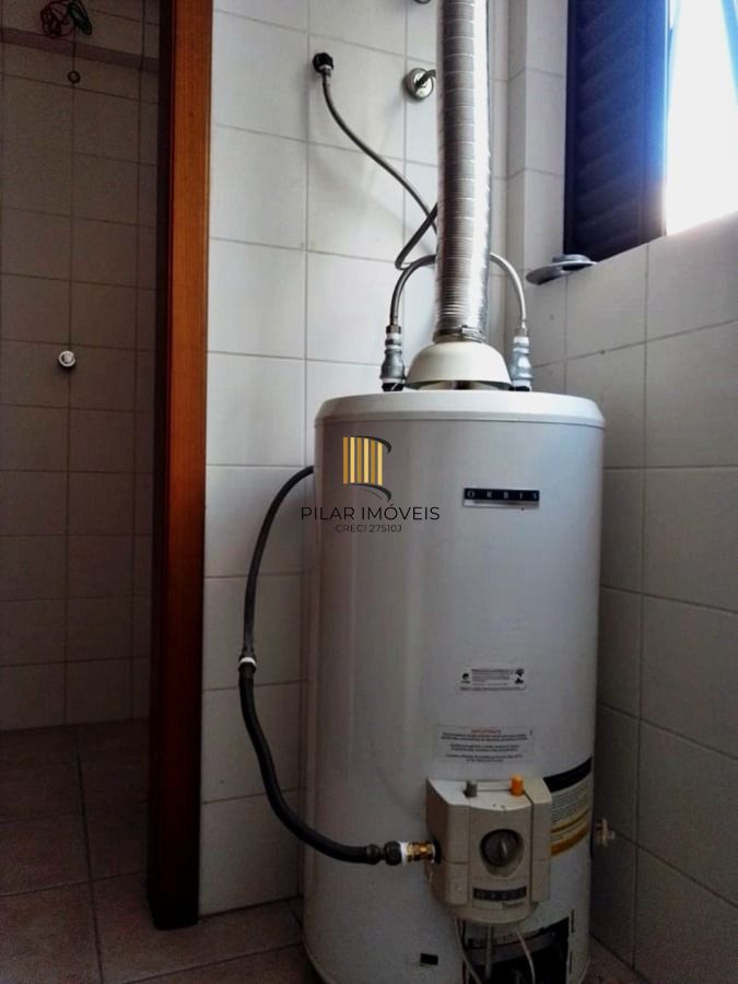 Excelente apartamento de 2 dormitórios, no bairro Moinhos de Vento, com 105 m² de área privativa, 2 suítes