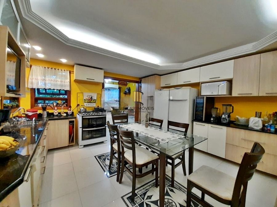 Casa 5 dormitórios no bairro Vila Nova