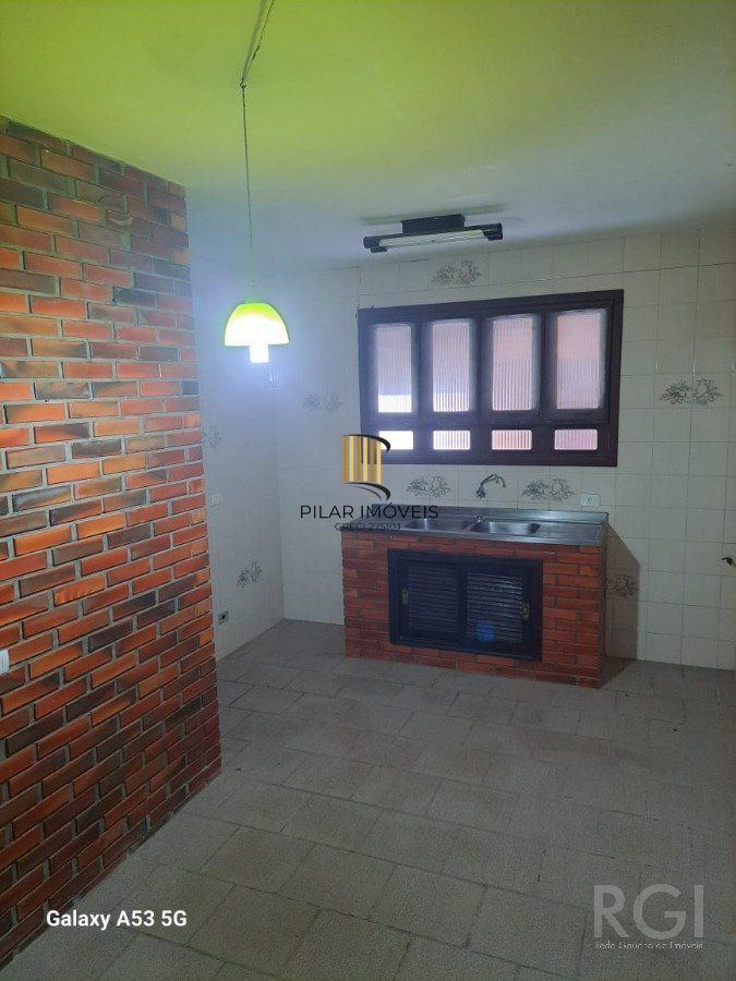 Casa para Venda - 248.88m², 3 dormitórios, sendo 4 suites, 2 vagas - Centro