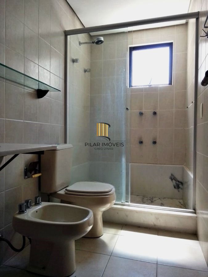 Excelente apartamento de 2 dormitórios, no bairro Moinhos de Vento, com 105 m² de área privativa, 2 suítes