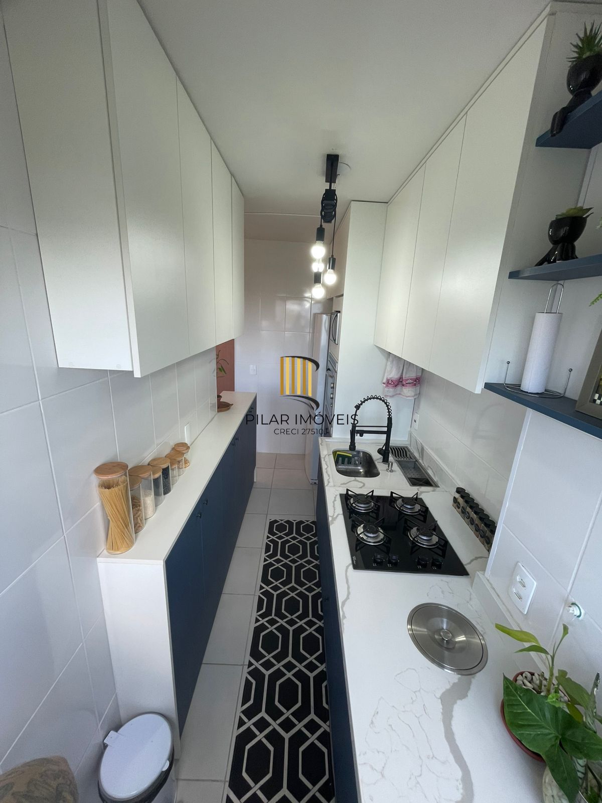 Apartamento 02 dormitórios com sacada com churrasqueira