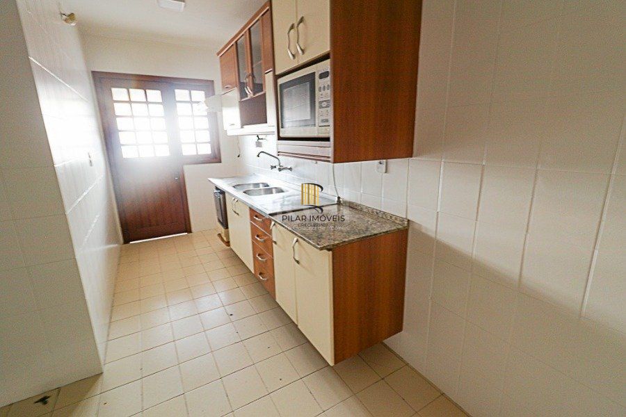 Excelente apartamento de 3 dormitórios , uma suíte , próximo ao Grêmio Náutico União de Petrópolis,
