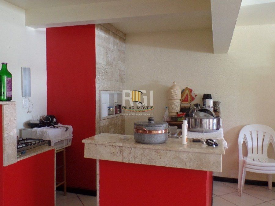 Casa para Venda - 180m², 3 dormitórios, sendo 1 suites, 2 vagas - Zona Nova