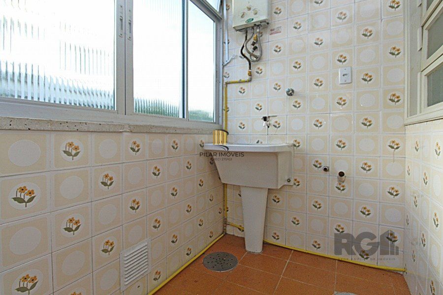 Apartamento a venda de 2 dormitórios na Rua Santa Cecilia Porto Alegre
