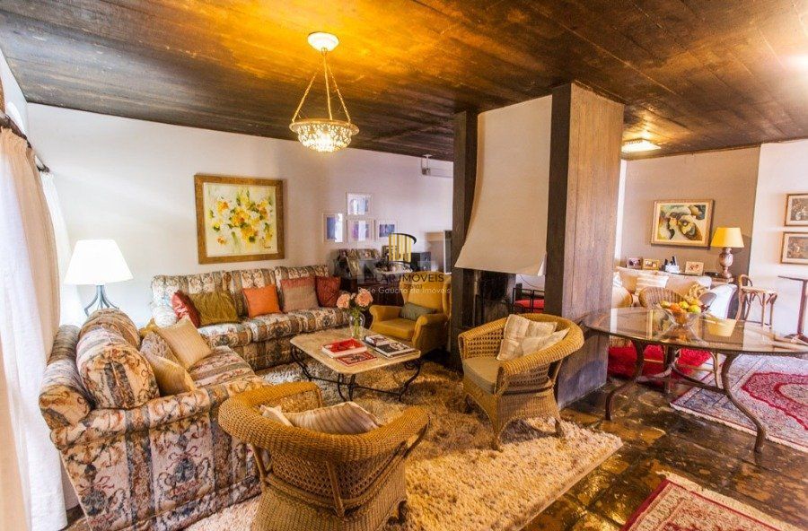Casa para Venda - 400m², 3 dormitórios, sendo 1 suites, 5 vagas - Cristal
