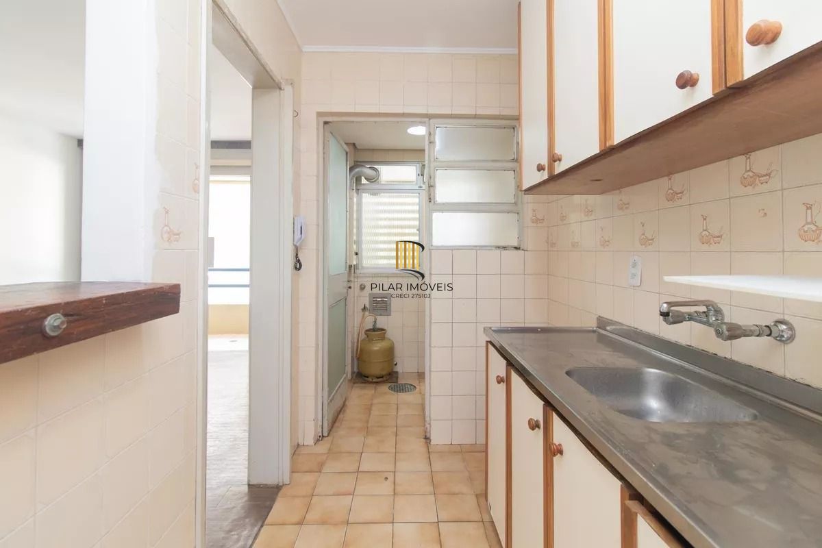 Excelente apto. no Bairro Partenon, com 52m2 de área útil, semi mobiliado, de 01 dormitório c/ uma vaga de garagem escriturada e coberta