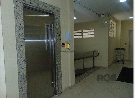 Ampla apartamento 3 dormitorios,living 2 ambientes na Cidade Baixa, com 2 garagem,