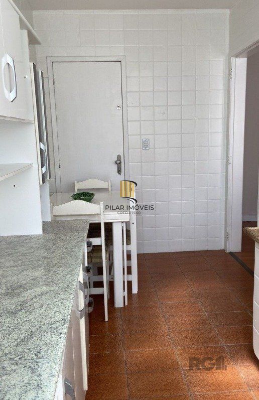 VENDA Ótimo apartamento, 70,40 m2, semi mobiliado, 2 dormitórios