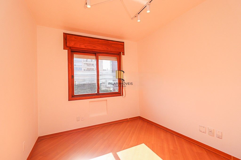 VENDA APARTAMENTO NA EÇA DE QUEIROZ,  2 DORM CHURRASQUEIRA, GARAGEM PETRÓPOLIS
