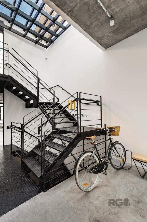 Prédio Comercial de Design Contemporâneo na Rua Coronel Fernando Machado, no Centro de Porto Alegre