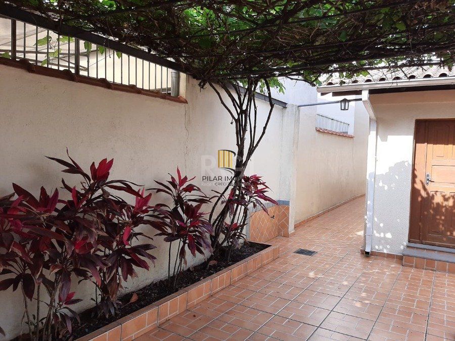 Casa para Venda - 150m², 3 dormitórios, sendo 1 suites, 4 vagas - Floresta