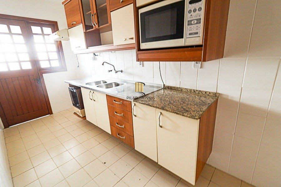 Excelente apartamento de 3 dormitórios , uma suíte , próximo ao Grêmio Náutico União de Petrópolis,