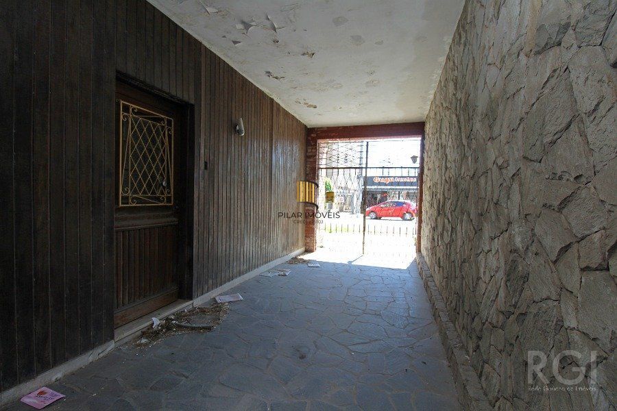 Casa/sobrado de alvenaria em pessimo estado,  com terreno de  5,70x44,00 (251m²)