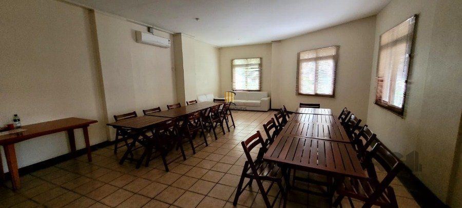 Apartamento a venda 2 dormitórios com churrasqueira, 1 suite, elevador e garagem,  bairro Santana, Porto Alegre RS