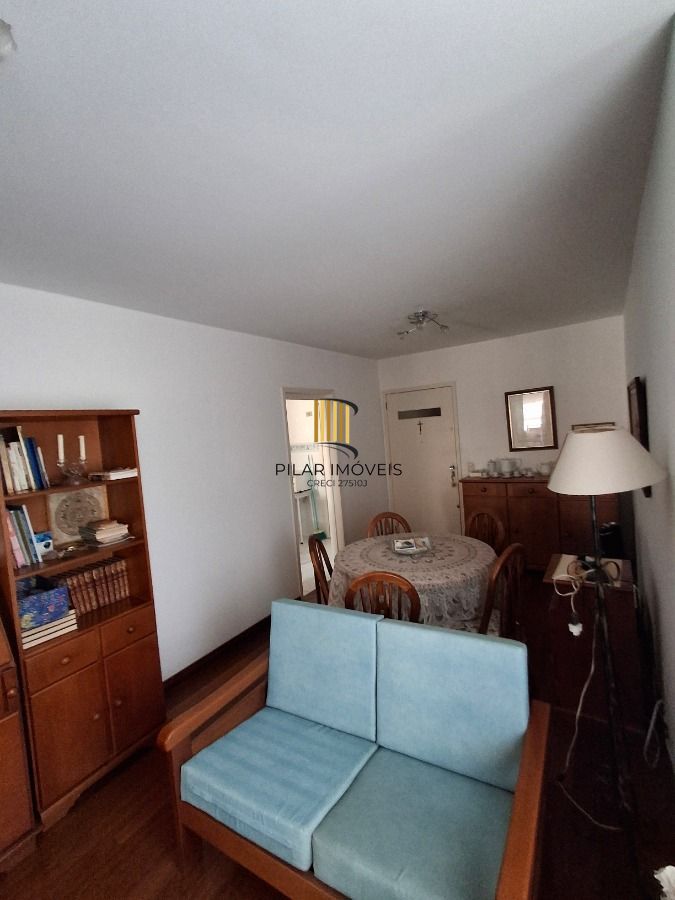 Apartamento de 2 dormitórios 76,90 m² de área privativa, com living para 2 ambientes com piso em tabuão