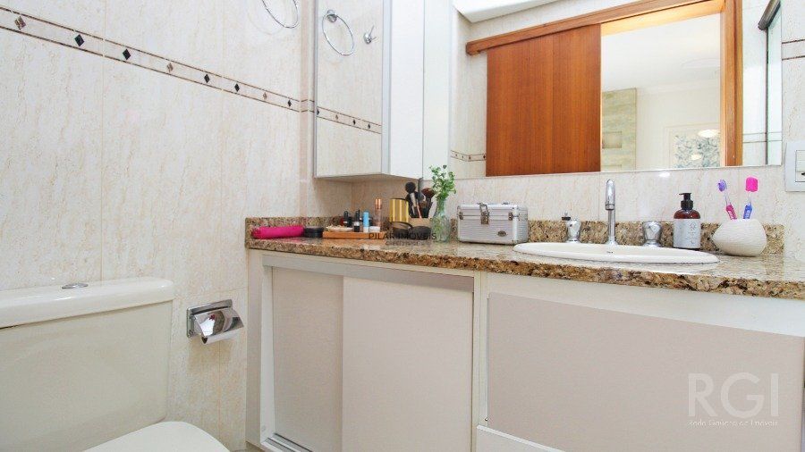 Apartamento para Venda  -  2 dormitórios,  1 suite,  andar alto,  LAREIRA, CHURRASQUEIRA 2 vagas - Petrópolis
