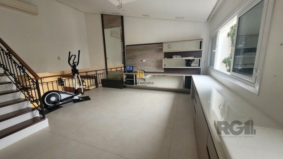 Venda, casa com 3 dormitórios, sendo 2 suítes, piscina, opção para 4º dormitório, 4 vagas, na Chácara das pedras, Porto Alegre RS
