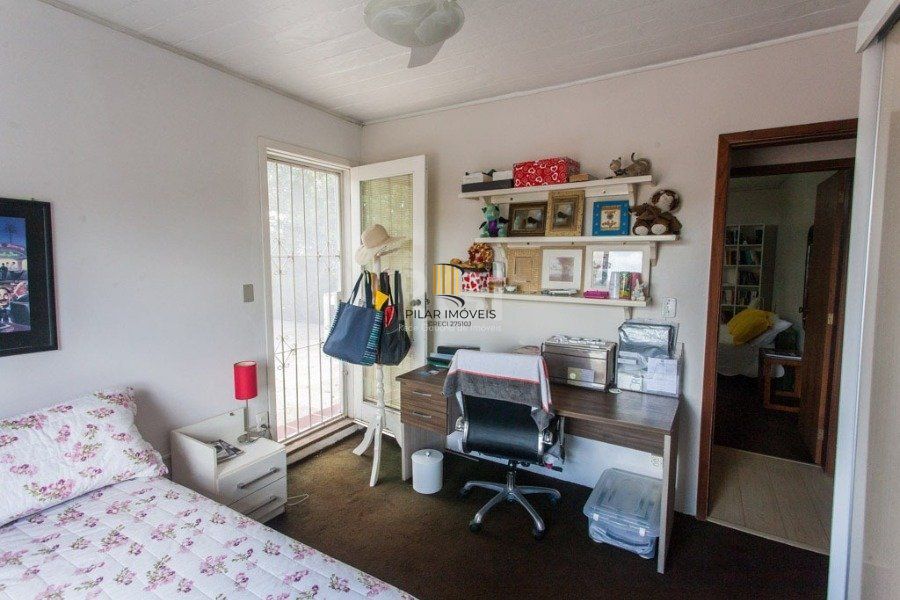 Casa para Venda - 400m², 3 dormitórios, sendo 1 suites, 5 vagas - Cristal