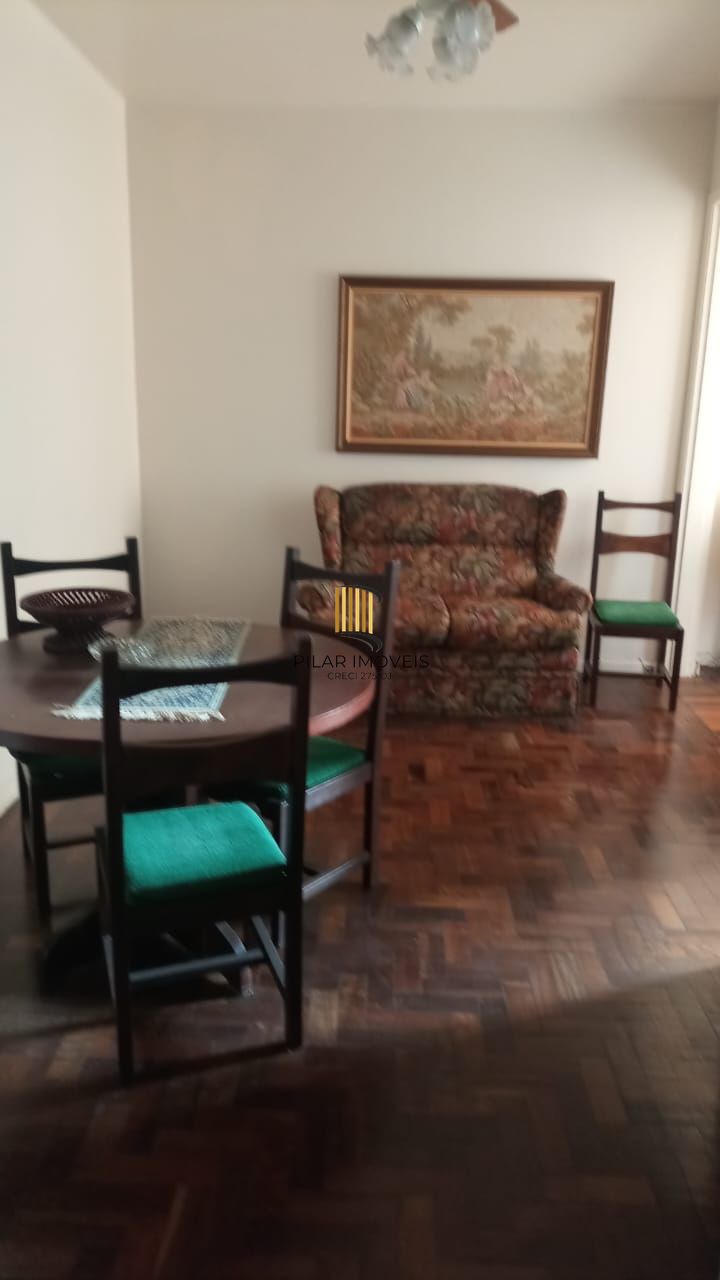 apartamento com 74m de área privativa, 02 dormitórios, sendo um deles com sacada, Rua Pinto Bandeira