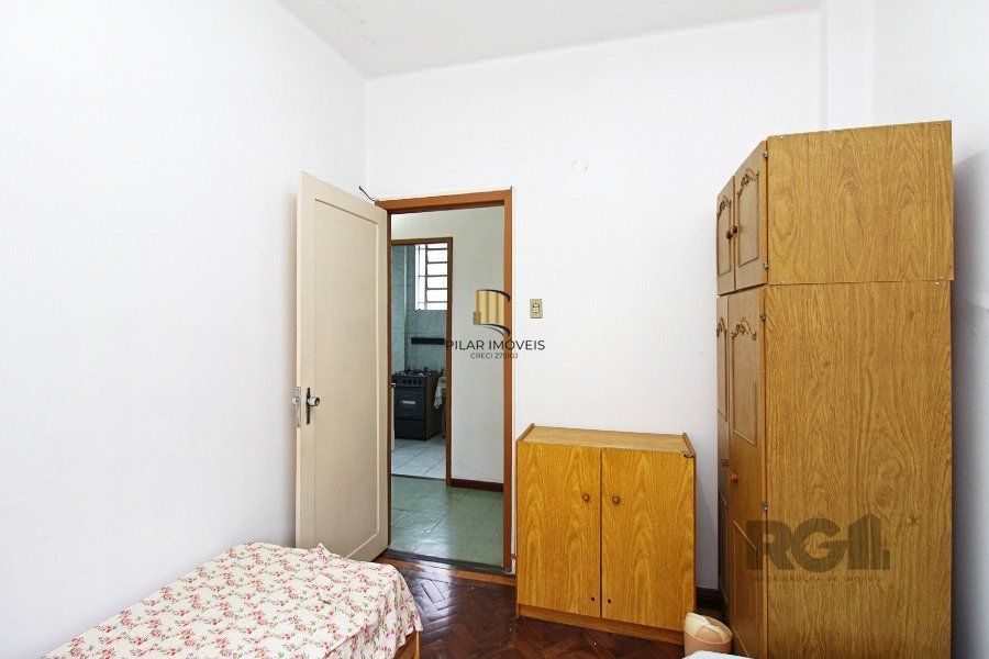 Apartamento a venda na Avenida Alberto Bins com 4 quartos, 2 banheiros, elevador, frente a fundos,  no coração do Centro Histórico de Porto Alegre