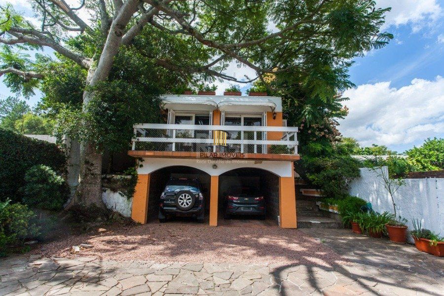 Casa para Venda - 400m², 3 dormitórios, sendo 1 suites, 5 vagas - Cristal