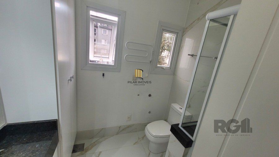 Venda, casa com 3 dormitórios, sendo 2 suítes, piscina, opção para 4º dormitório, 4 vagas, na Chácara das pedras, Porto Alegre RS