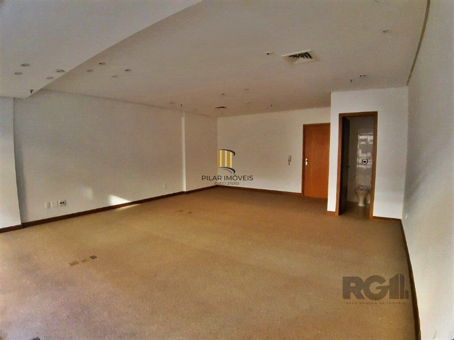 SALA COMERCIAL COM 57,60 M2 NA CARLOS GOMES