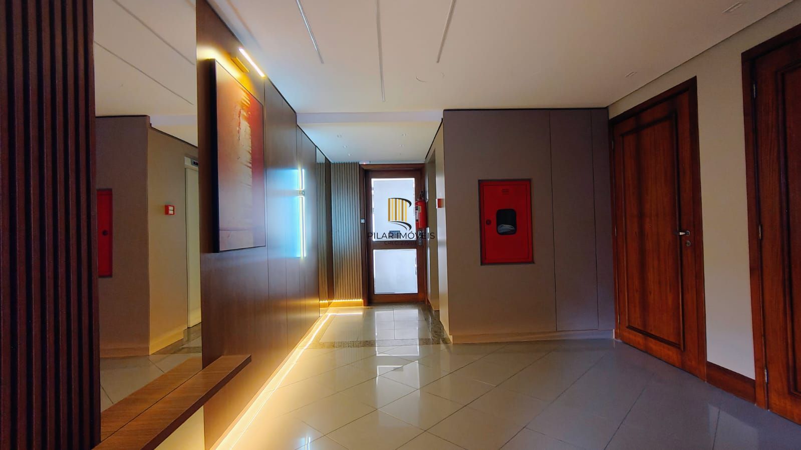 Apartamento Av Guaporé, 2 dormitórios, 2 vagas, churrasqueira