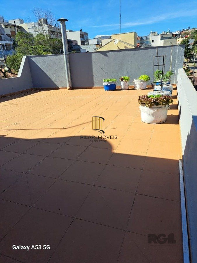 CASA MISTA NA JOSE GERTUM COM 379M2 E 170 LOCAVEL