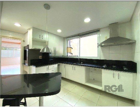 Venda apartamento com 3 dormitórios, 1 suíte e 2 vagas de garagem  lareira e churrasqueira Jardum Itu  Porto Alegre