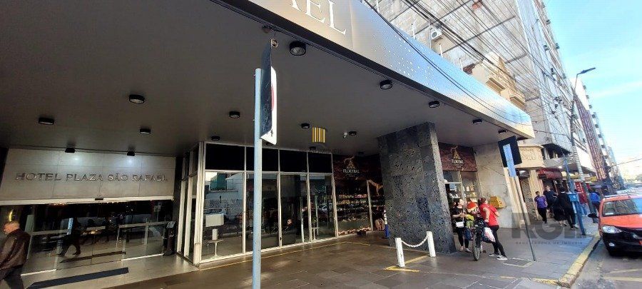 Apartamento a venda na Avenida Alberto Bins com 4 quartos, 2 banheiros, elevador, frente a fundos,  no coração do Centro Histórico de Porto Alegre