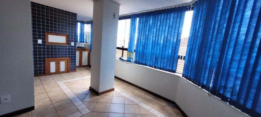 Apartamento de 2 dormitórios grande com suite, sacada fechada com churrasqueira, elevador, garagem, no Bairro São João / Higienópolis