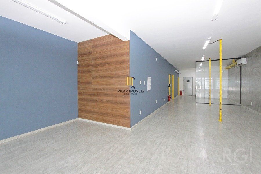 PRÉDIO COMERCIAL PARA SEDE DE EMPRESA COM  400 m²  na AVENIDA BAHIA, SÃO GERALDO,  JUNTO AO RESTAURANTE  KONKA Porto Alegre