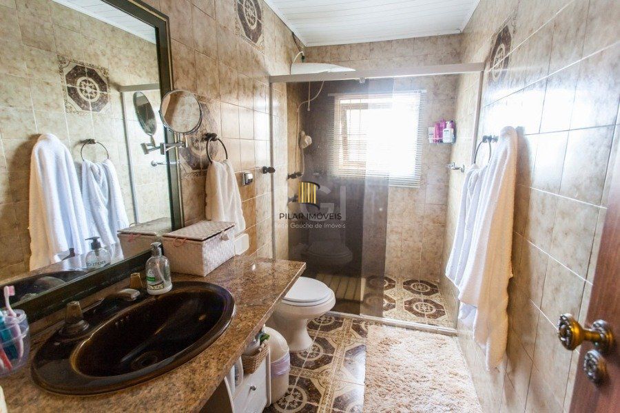 Casa para Venda - 400m², 3 dormitórios, sendo 1 suites, 5 vagas - Cristal