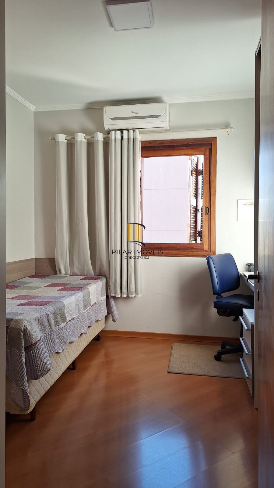 Apartamento de 2 domitórios, com varanda, churrasqueira, 2 vagas.