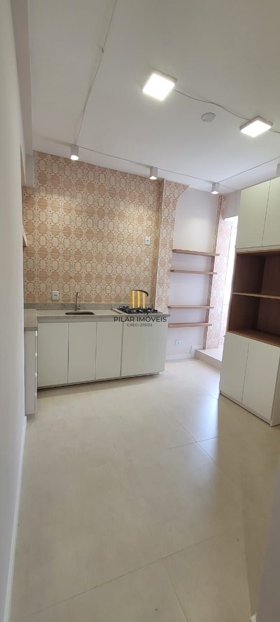 Venda apartamento totalmente reformado, 3 dormitórios living amplo, ótima iluminação, lareira ecológica, centro histórico