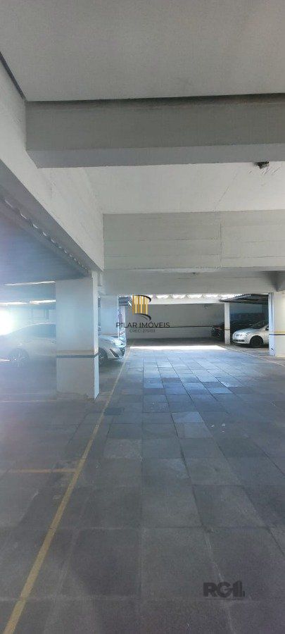 Apartamento de 2 dormitórios grande com suite, sacada fechada com churrasqueira, elevador, garagem, no Bairro São João / Higienópolis