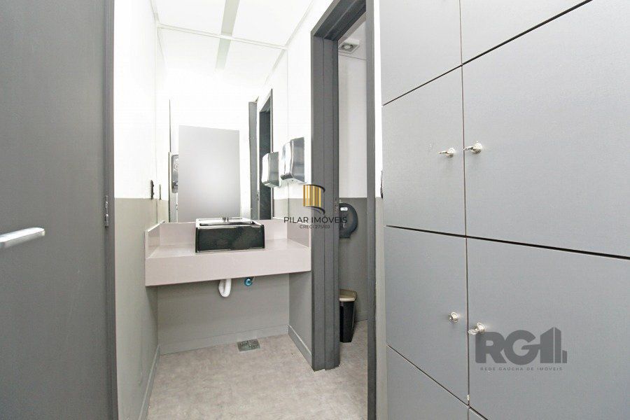 Conjunto com 171,46m² área privativa, com 1 vaga de garagem.