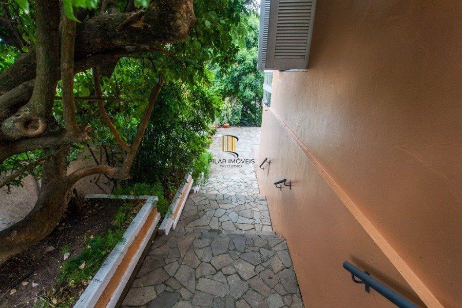 Casa para Venda - 400m², 3 dormitórios, sendo 1 suites, 5 vagas - Cristal