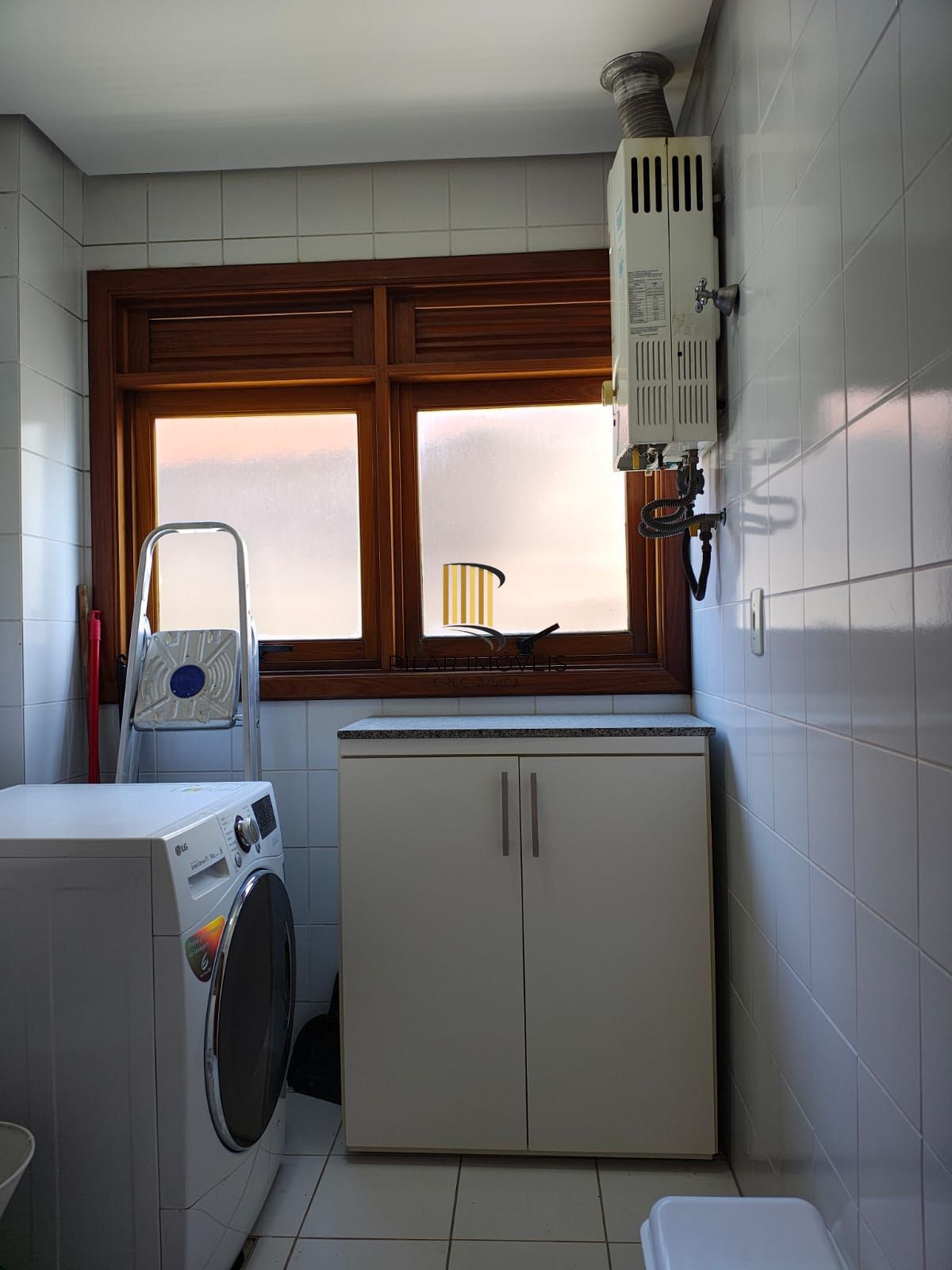 Apartamento Av Guaporé, 2 dormitórios, 2 vagas, churrasqueira