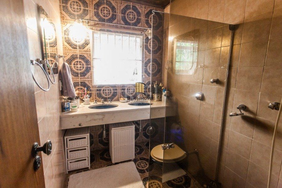 Casa para Venda - 400m², 3 dormitórios, sendo 1 suites, 5 vagas - Cristal
