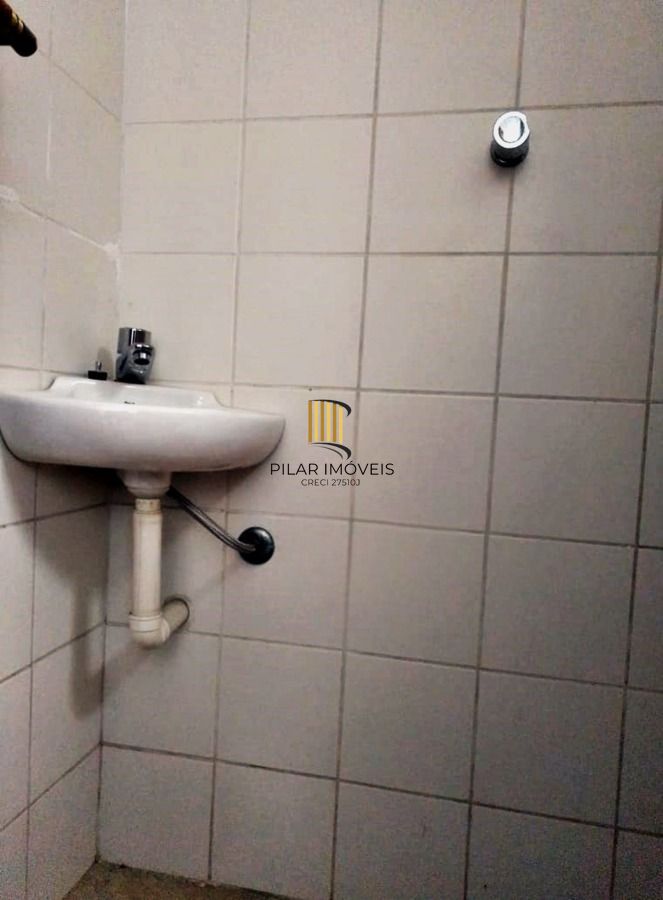 Excelente apartamento de 2 dormitórios, no bairro Moinhos de Vento, com 105 m² de área privativa, 2 suítes