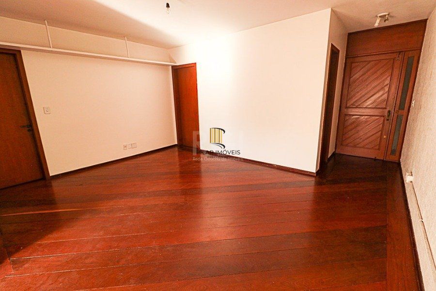 Excelente apartamento de 3 dormitórios , uma suíte , próximo ao Grêmio Náutico União de Petrópolis,