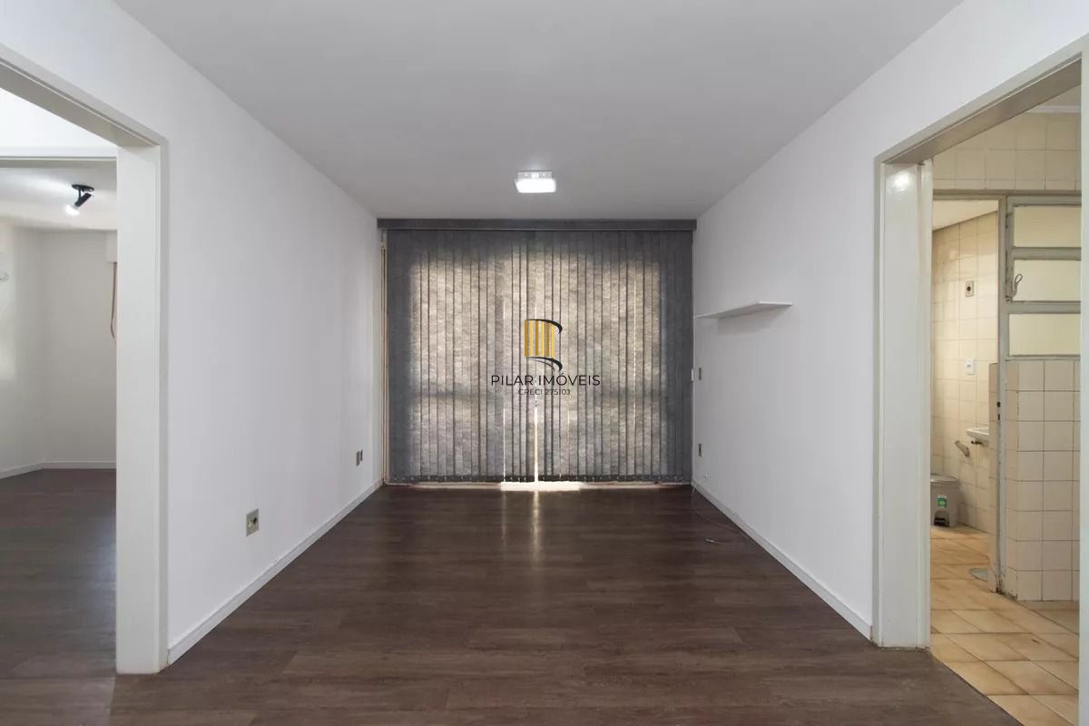 Excelente apto. no Bairro Partenon, com 52m2 de área útil, semi mobiliado, de 01 dormitório c/ uma vaga de garagem escriturada e coberta