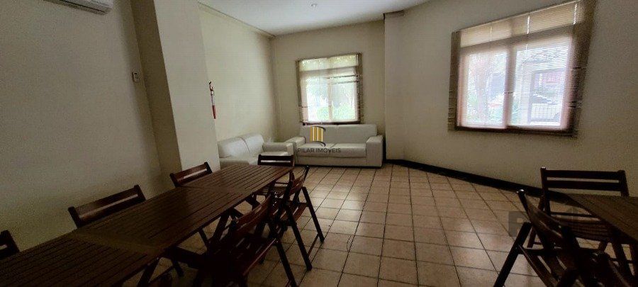 Apartamento a venda 2 dormitórios com churrasqueira, 1 suite, elevador e garagem,  bairro Santana, Porto Alegre RS