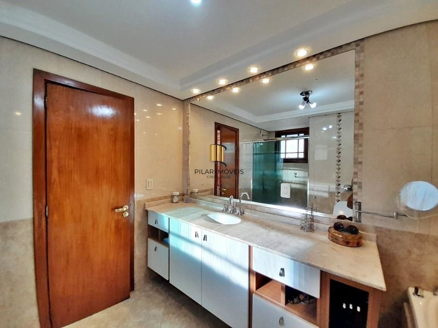 Casa 5 dormitórios no bairro Vila Nova