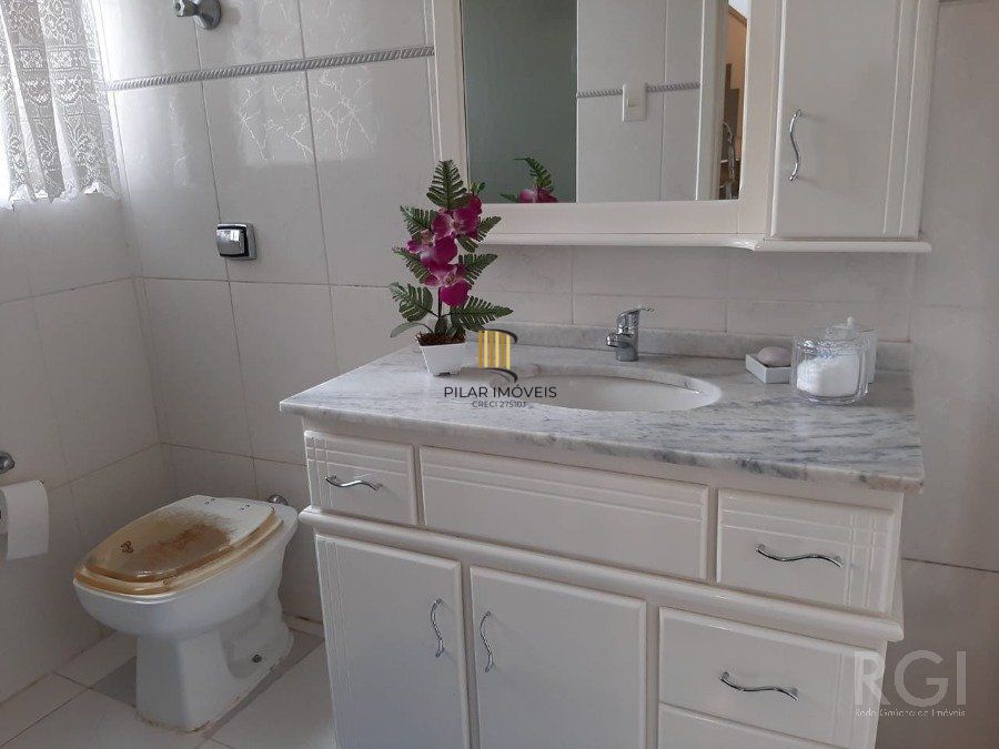 Casa para Venda - 136.6m², 4 dormitórios, 2 vagas - Rio Branco
